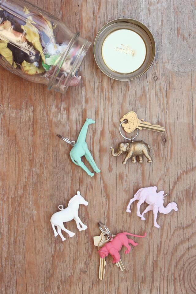 8 Funky Plastic Animals DIY Projects DIY to Make