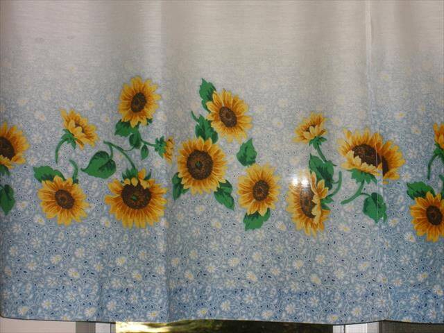 How do you decorate a kitchen with sunflowers?