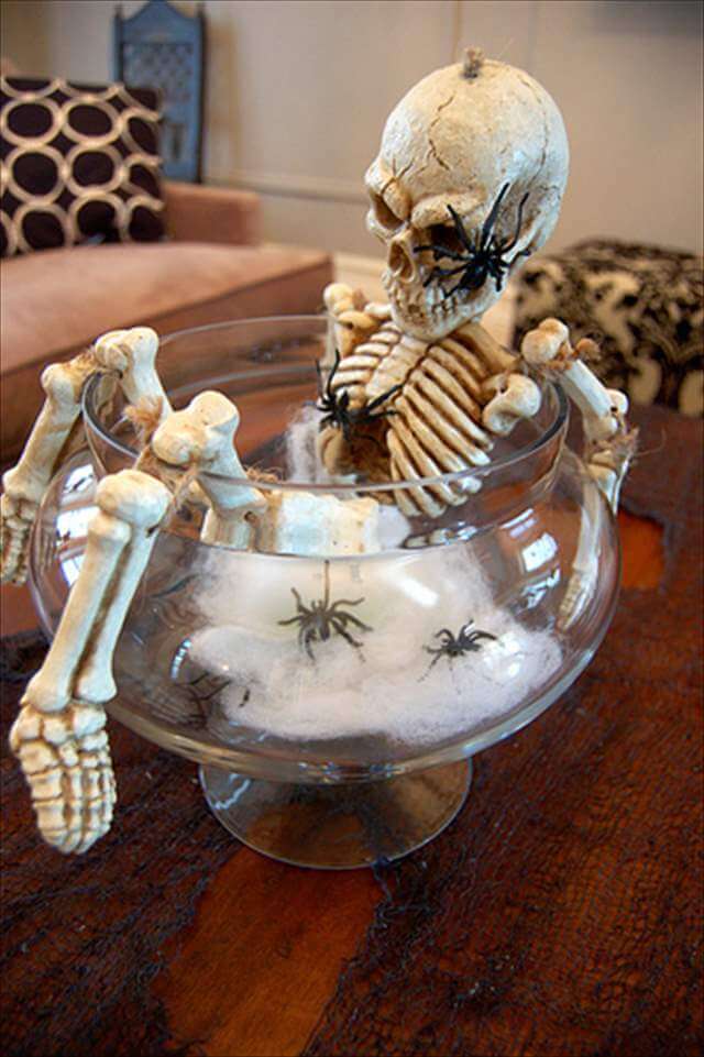 20 DIY Spooky Halloween Centerpieces | DIY to Make