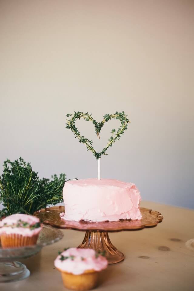10 DIY Cake Topper Ideas | DIY to Make