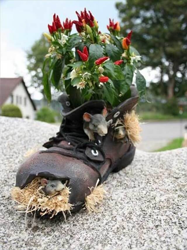 22 DIY Shoes Planter Ideas DIY to Make