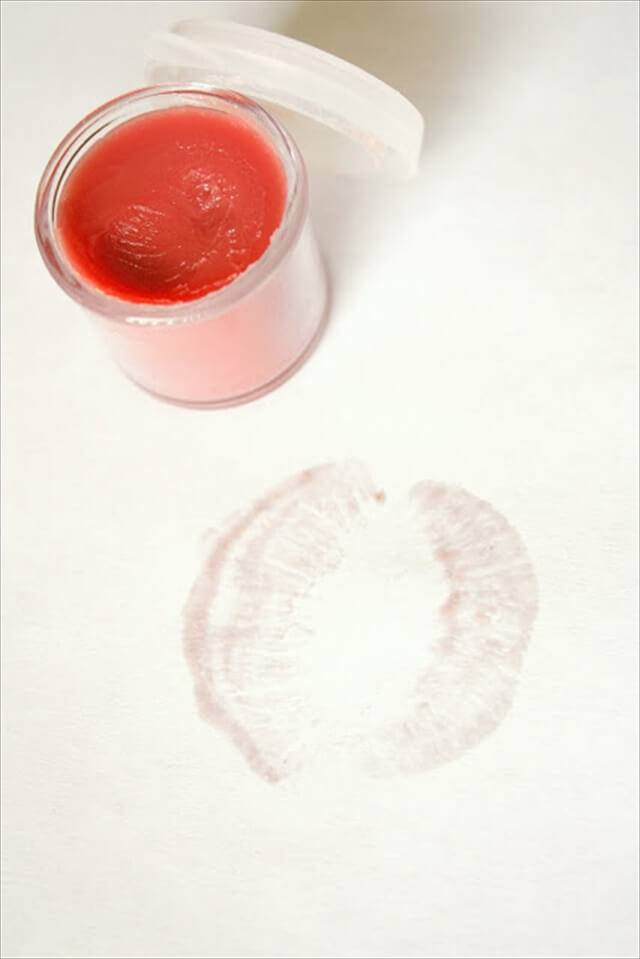 10 Homemade & Delicious DIY Lip Balm Recipes DIY to Make