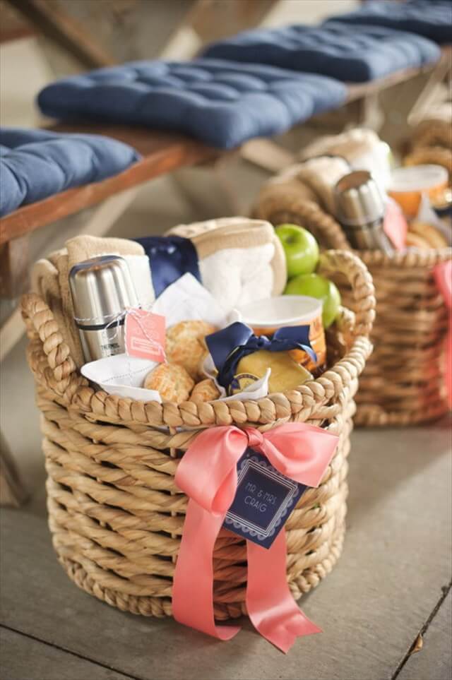 DIY Budget Friendly Gift Basket For Holiday | DIY to Make