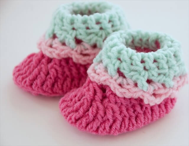 16 DIY Cute Crochet Baby Booties DIY to Make