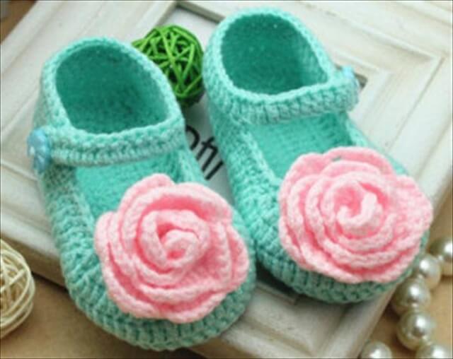 16 DIY Cute Crochet Baby Booties DIY to Make
