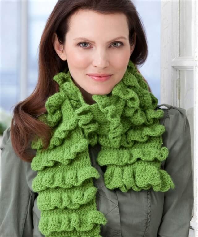 11 DIY Warm & Cozy Crochet Scarfs DIY to Make