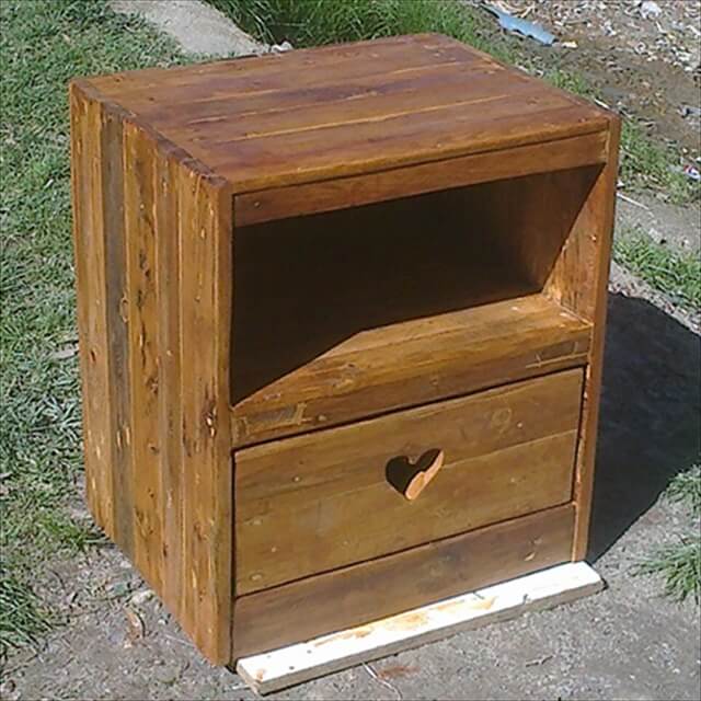 26 DIY Pallet Side Table DIY to Make