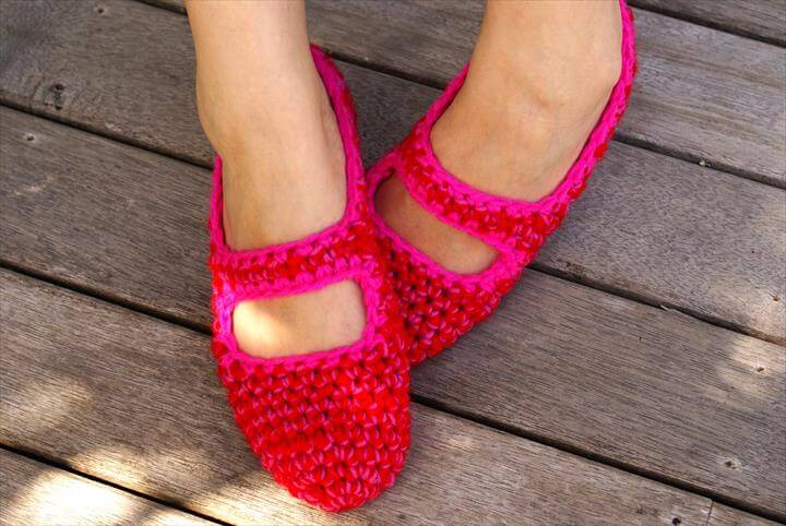24 Adorable Crochet Women's Slippers DIY to Make