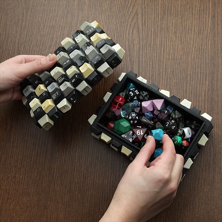 22 Upcycled Keyboard Keys Ideas DIY to Make