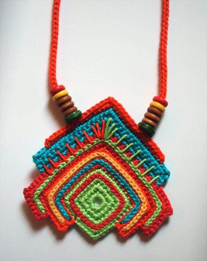 good looking crochet necklace