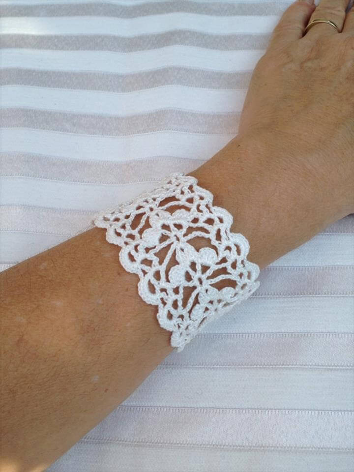 60 Eye-Catching Crochet Bracelet Tutorials DIY to Make
