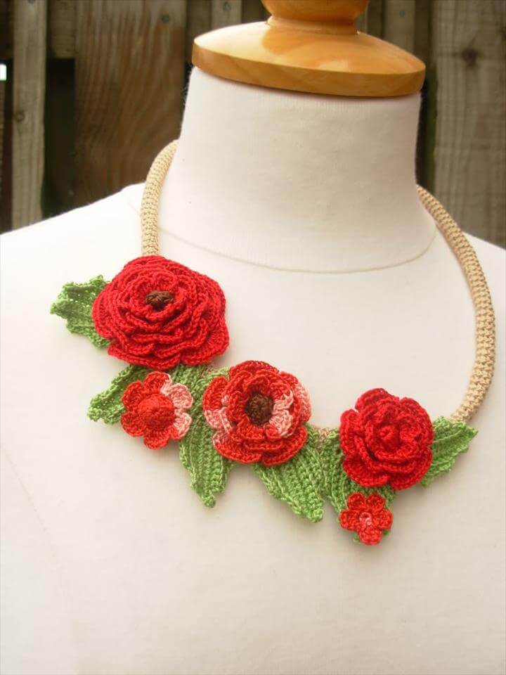 two colors crochet flower necklace