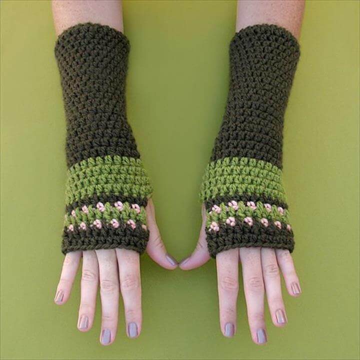37 Awesome Basic Crochet Fingerless Armwarmers DIY to Make