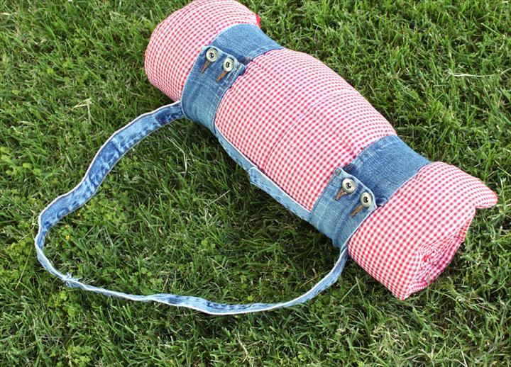 DIY Picnic Quilt - from old jeans and fabric scraps.