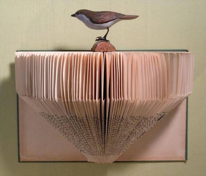 21 Easy Handmade Projects Made With Old Books DIY to Make