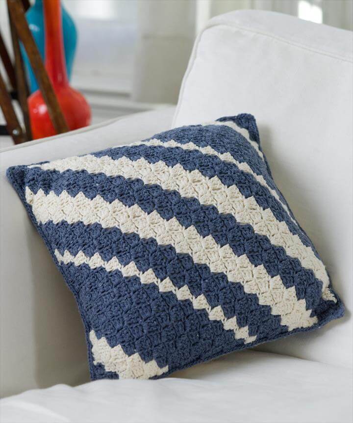 18 Beautiful Free Crochet Pillow &amp; Cushion Patterns | DIY to Make