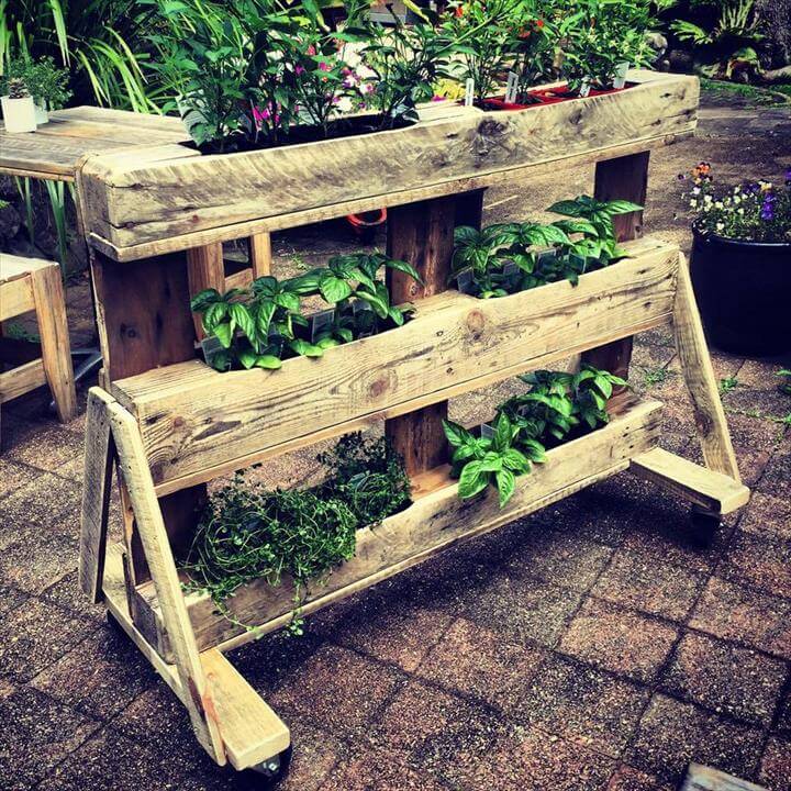 15 Handmade Pallet Garden Planters DIY to Make