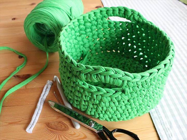 crochet a basket with tshirt yarn