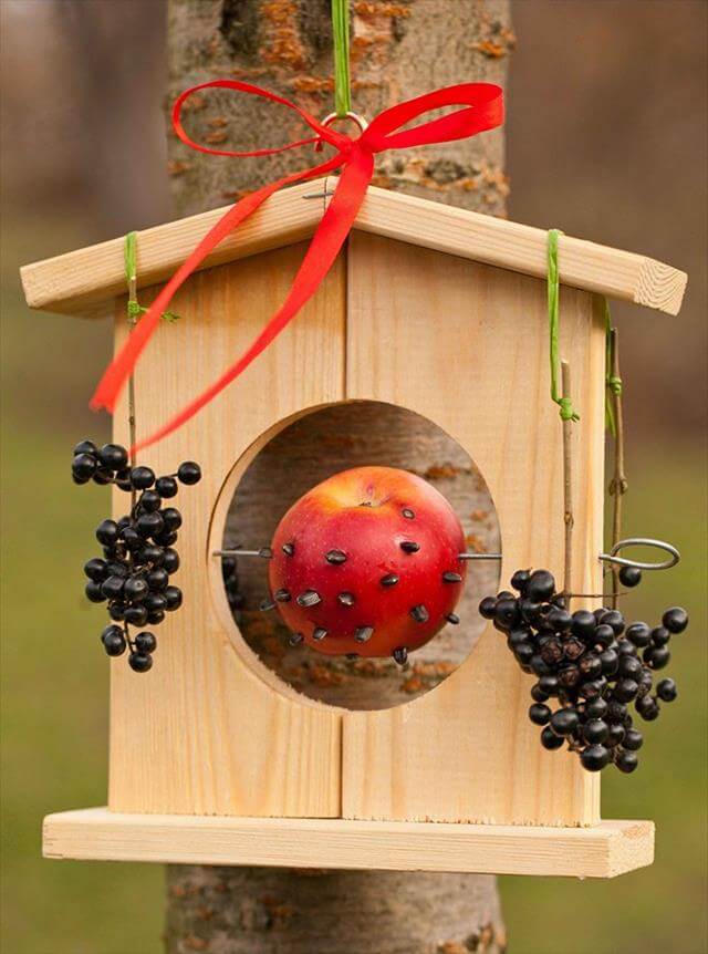 9 DIY Decorative Birdhouse Ideas