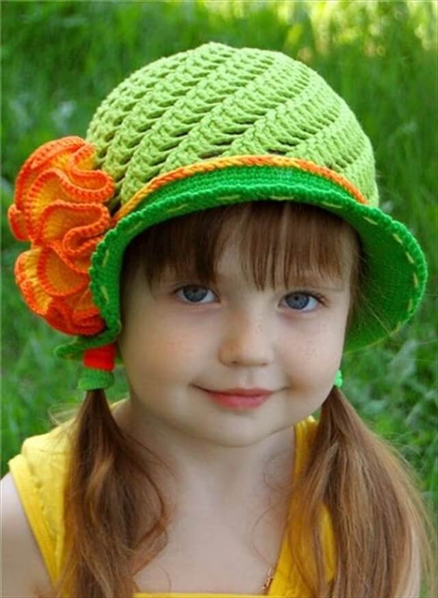 green crochet hat