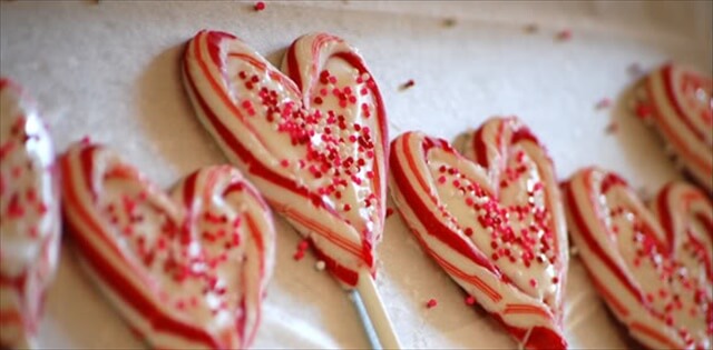 Candy-Cane Heart Pops