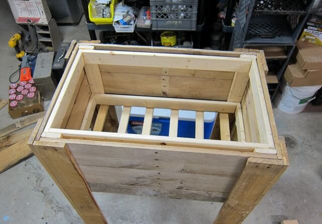 12 DIY Pallet Cooler Design