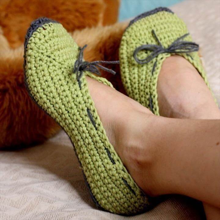 24 Adorable Crochet Women's Slippers