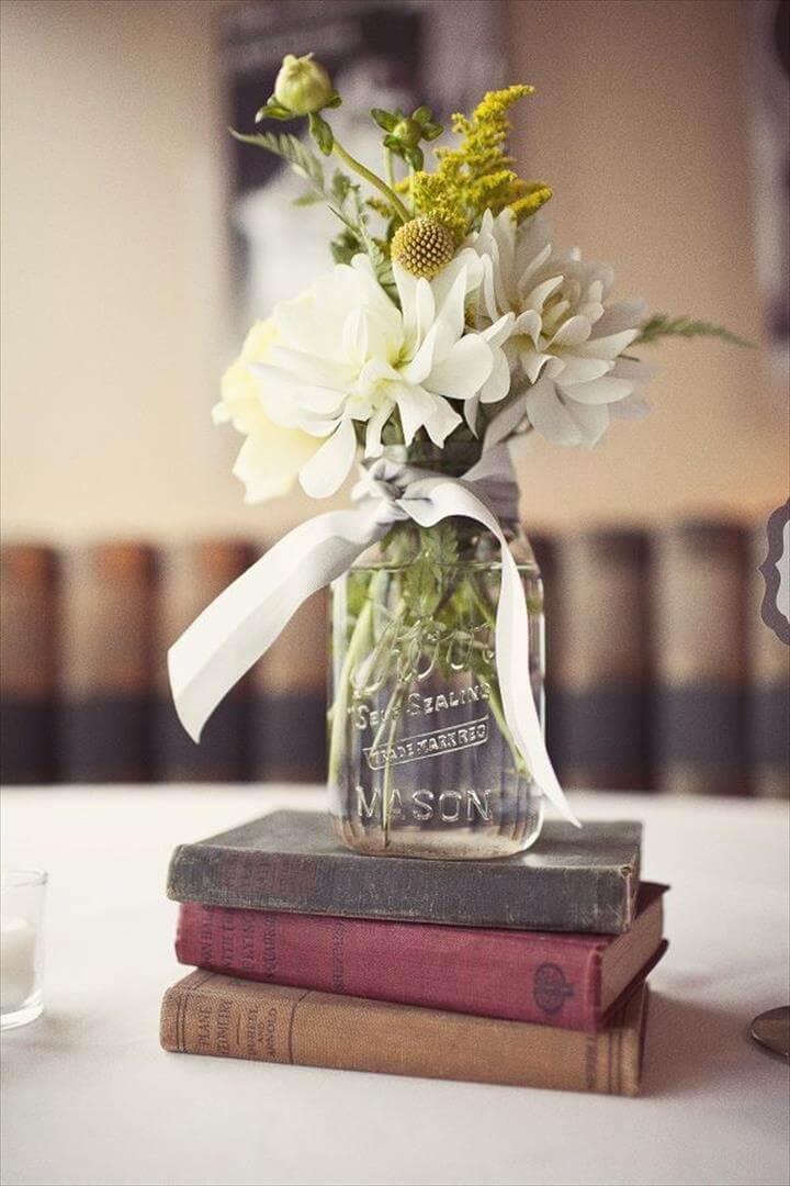 Image: centro de mesa de casamento em forma de vaso de barro