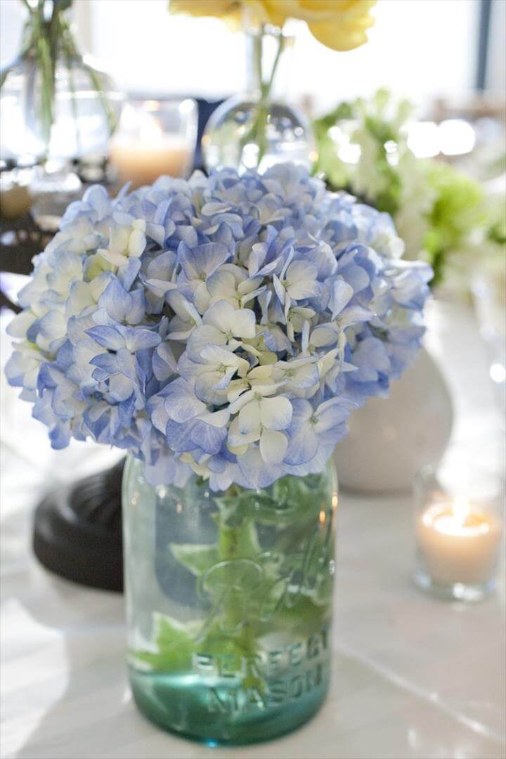 Centre de table en bocal maçon et hydrangea