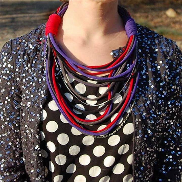 Collection 104+ Pictures necklace to wear with t-shirt Updated
