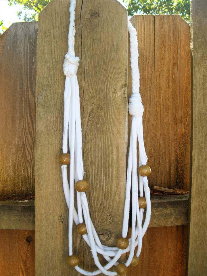 27 Easy To Make DIY Fashion T-shirt Into Jewelry Ideas