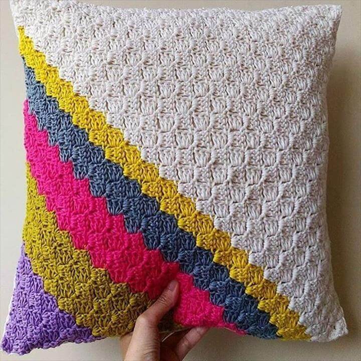 18 Beautiful Free Crochet Pillow & Cushion Patterns