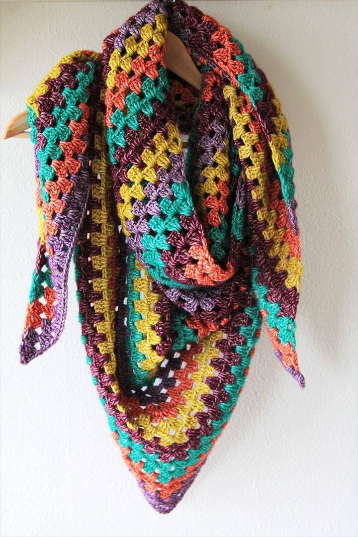 Colourful granny shawl, a free crochet pattern
