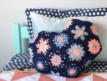 Heart-Shaped Hexagon Crochet Pillow - free pattern/tutorial - this is so cute