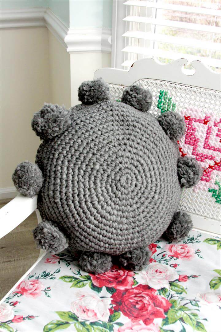 20 Fabulous Handmade Crochet Pillow Design