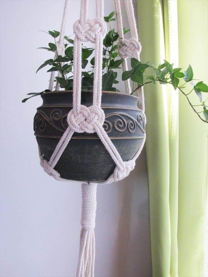 macrame-plant-hanger-tutorial-easy