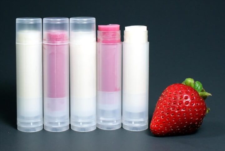 strawberry lip balm, diy lip idea, lip make and sell, diy crafts and projects