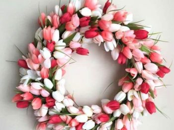 Gorgeous And Easy DIY Tulip Wreath
