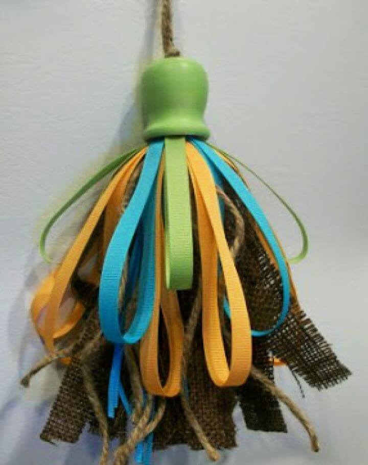 Make A DIY Burlap & Ribbon Tassel Make A DIY Burlap Ribbon Tassel