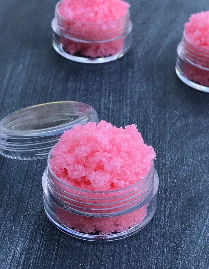 36 DIY Lip Scrub Recipe & Ideas For Exfoliate, Plump & Pout Lips