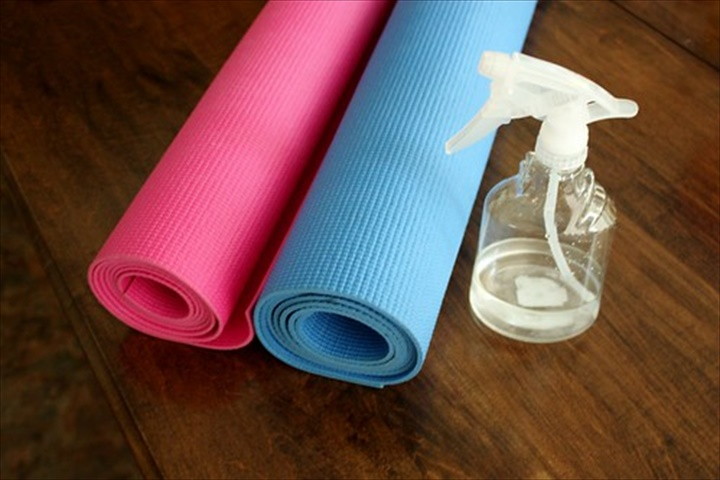 33 DIY Yoga Mat Cleaner Made in A Minute – DIY to Make