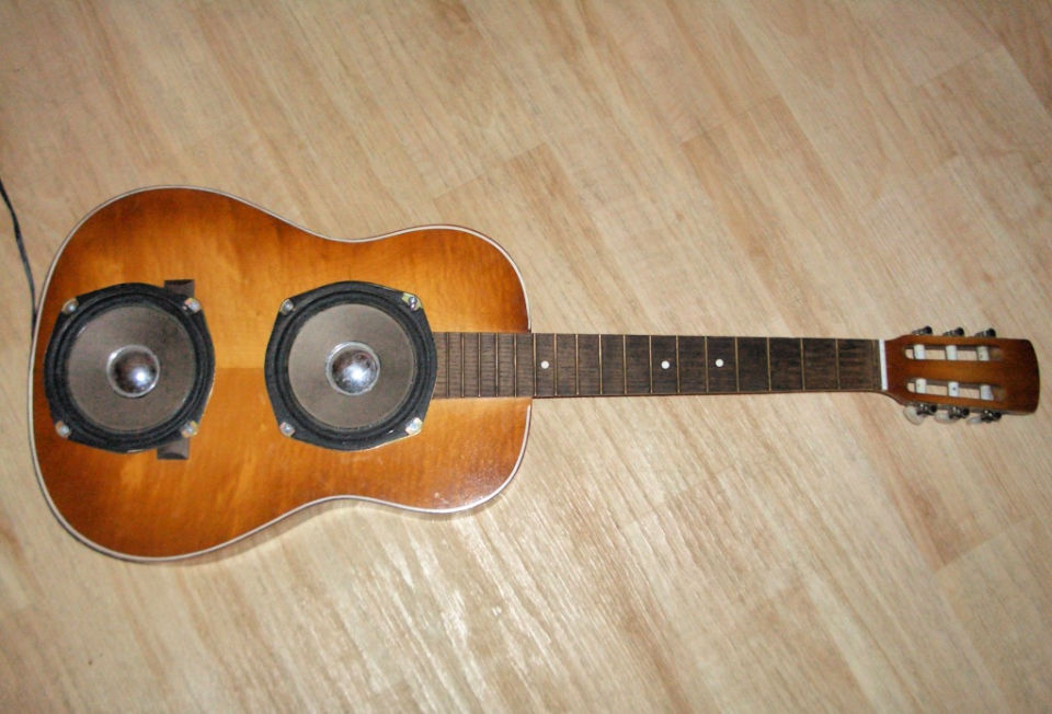 Ture an Old Broken Guitar Into Speaker