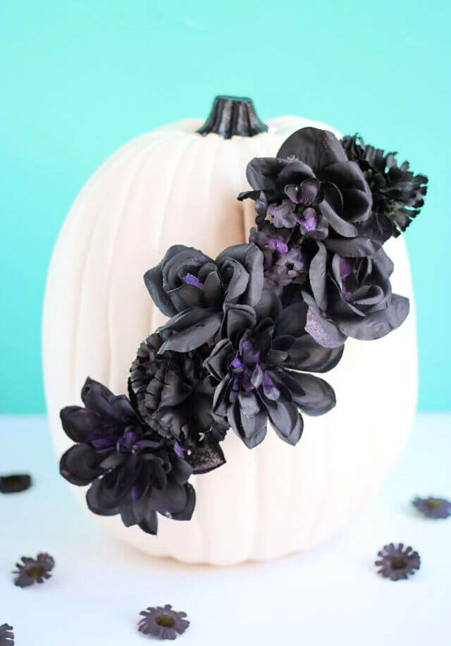 15 Easy DIY Halloween Centerpieces You Can Make in 2021