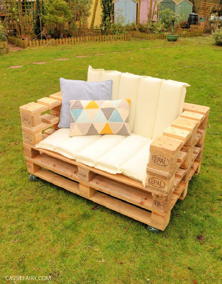 30 Easy Pallet Outdoor Furniture Ideas In 2021 Updated