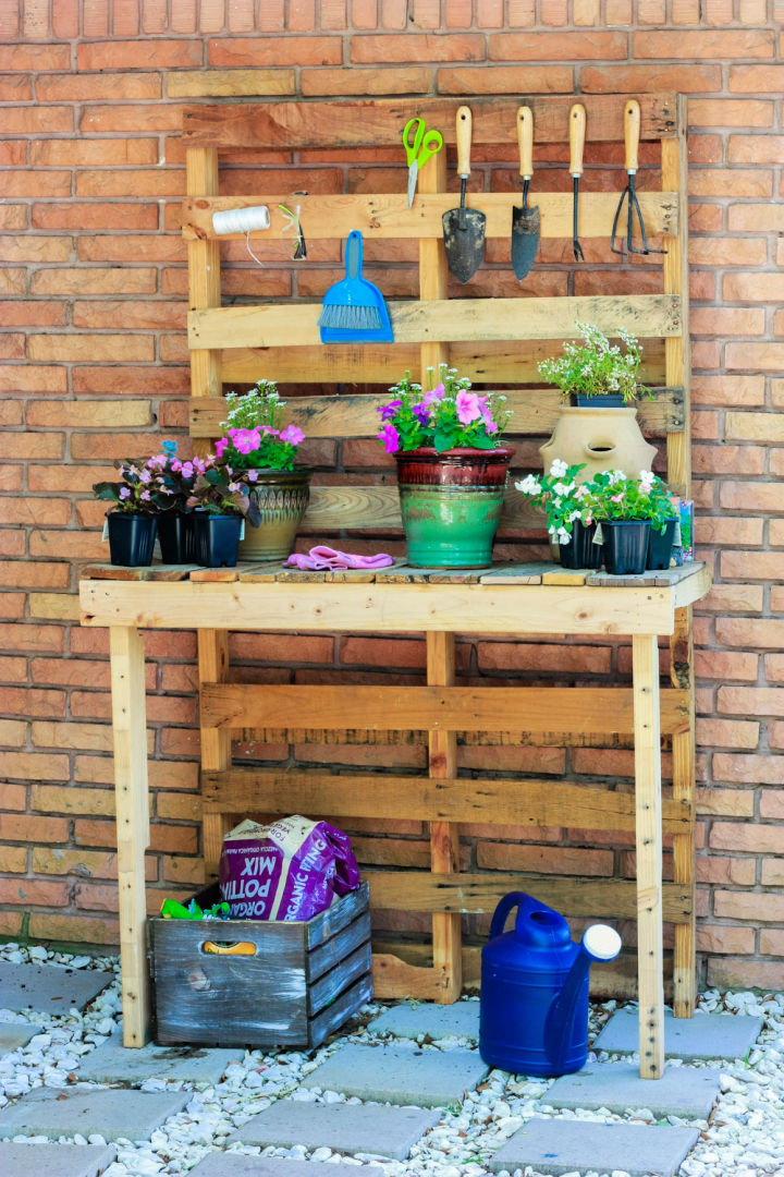 Diy pallet wood potting bench
