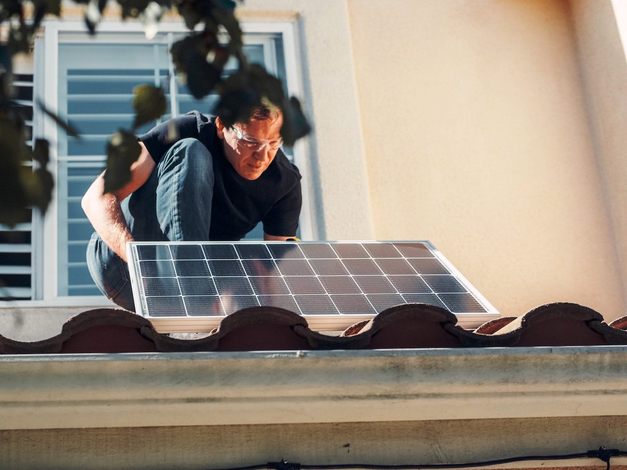 DIY Solar Installation: Step-by-Step with Safety Tips - Featured Image